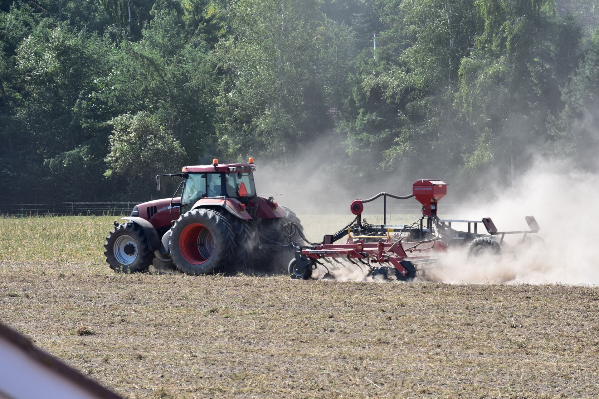 tractor-4274902.jpg