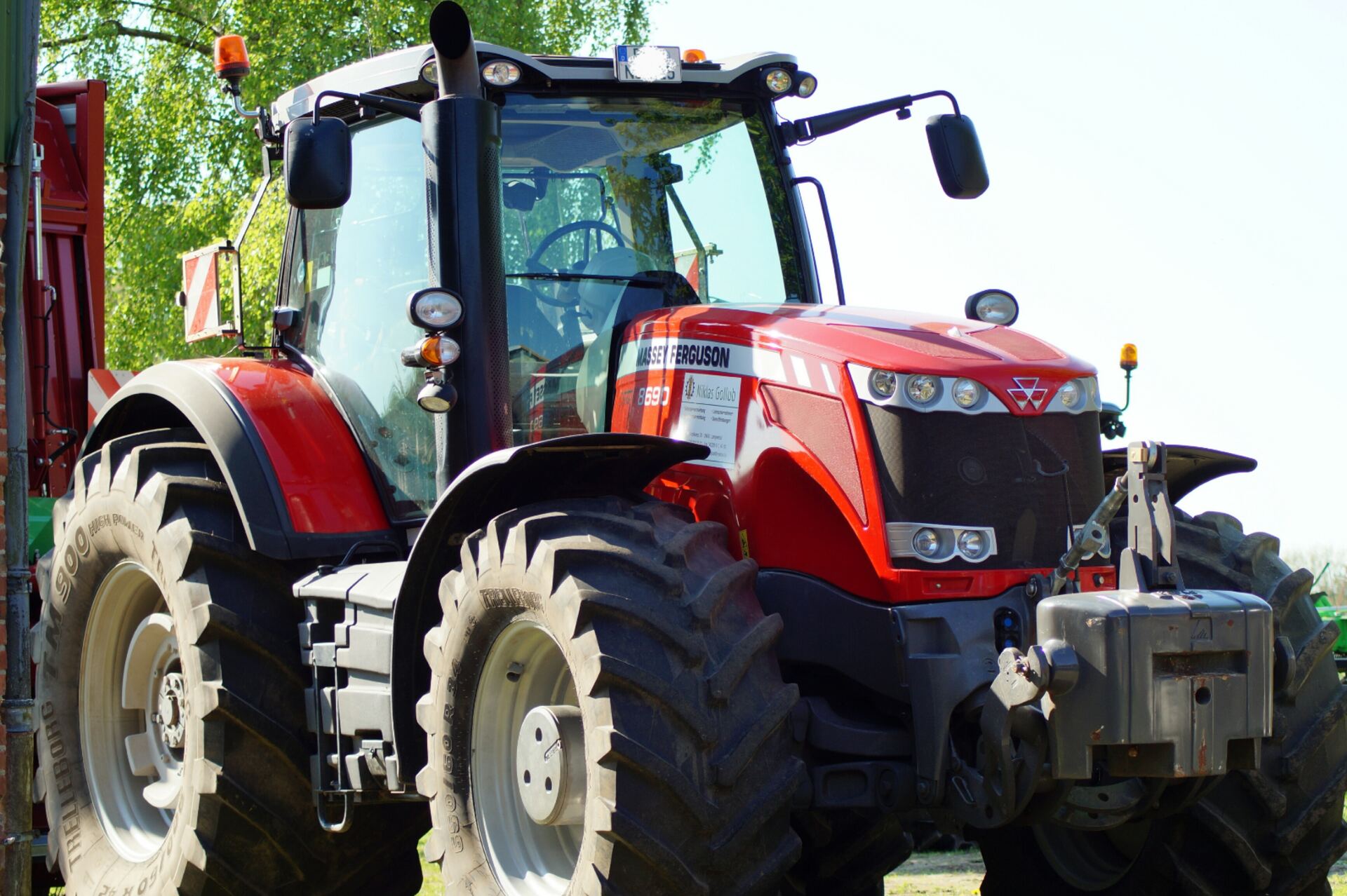 tractor-agriculture-1392966.jpg