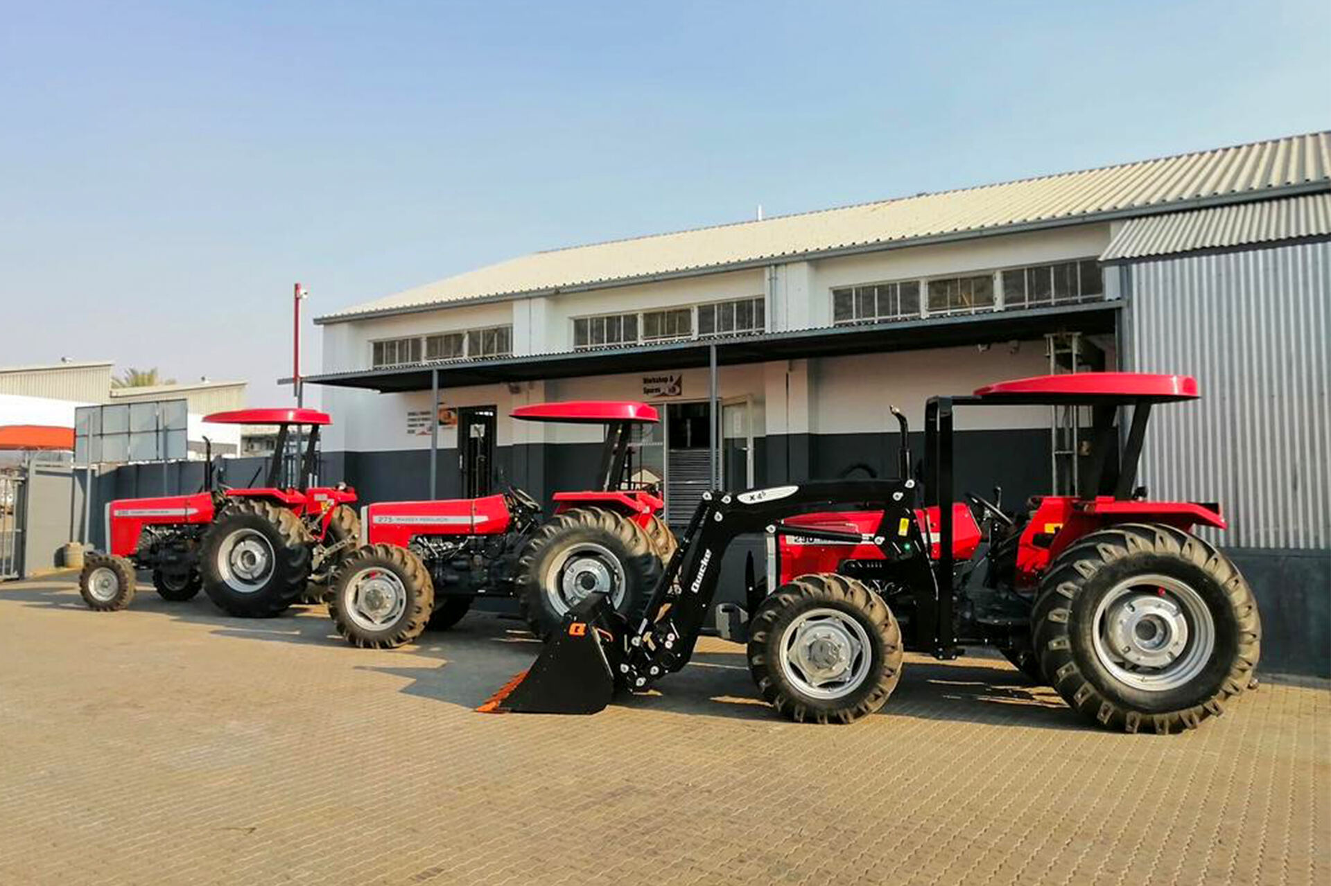 tractors-019f53abe30ef634bb0736883c314bc2af0e3f059d.jpg